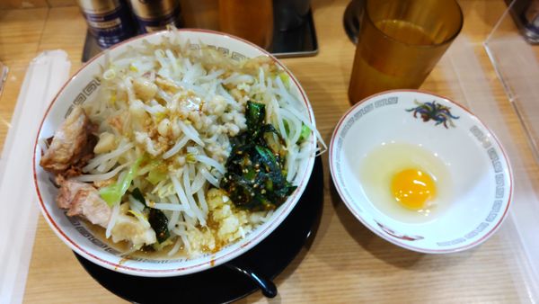 「ミニラーメン＋生卵＋辛ニラ」@豚山 幡ヶ谷店の写真