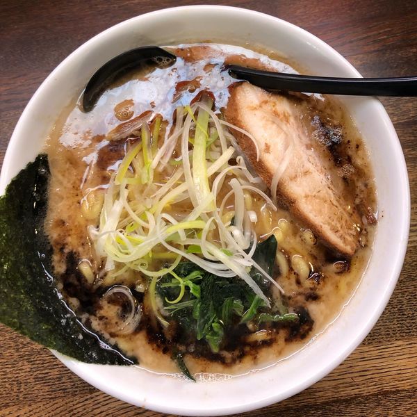 「とん黒　太麺　大盛」@信州麺屋 とんずら －カエン－の写真