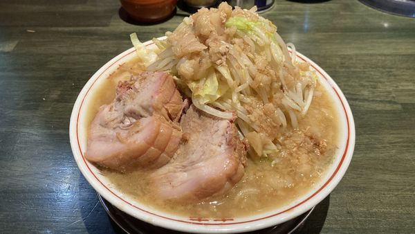 「ラーメン（全マシ）」@らーめん 豚島の写真