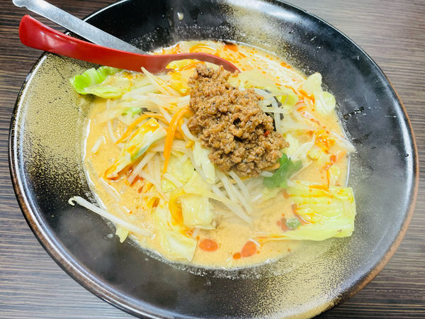 「野菜坦々麺　麺少なめ」@ラーメン 仙花の写真