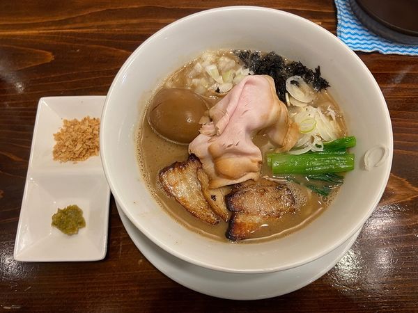 「特製濃厚煮干そば （フライドガーリック・ゆず胡椒）」@中華そば 山下の写真