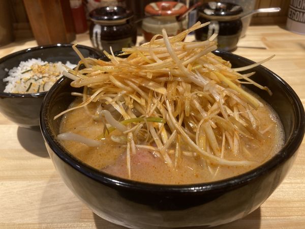 「辛味噌ラーメン＋ライス＋辛ネギ」@花木流味噌 三鷹店の写真