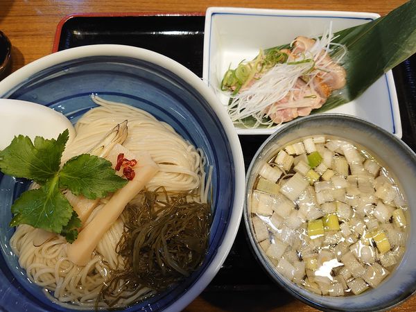 「昆布水に浸った鴨つけそば ねぎ味噌添え」@寿製麺よしかわ 川越店の写真