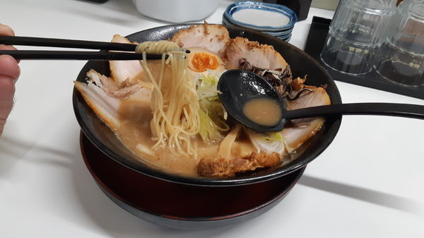 「黒和とん（細麺）＋チャーシュー（￥1,060）」@らー麺道 味ろくの写真