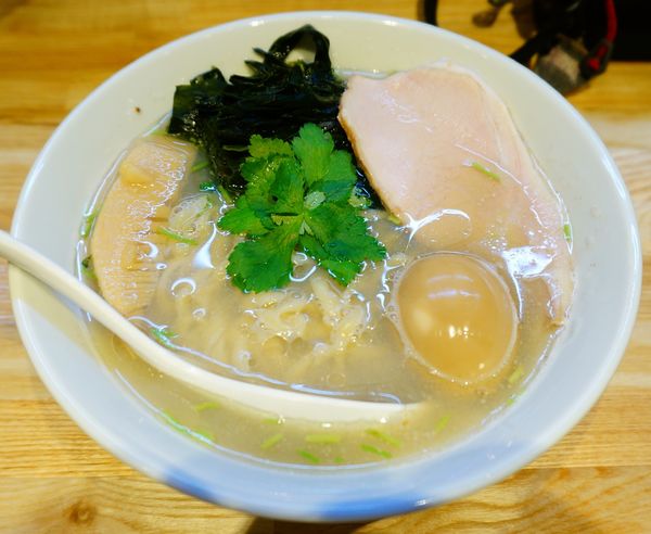 「味玉貝塩らーめん＋わかめ」@らーめん 改の写真