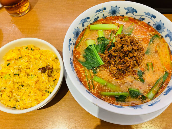 「坦々麺とミニチャーハン」@崎陽軒中華食堂 横浜ポルタ店の写真