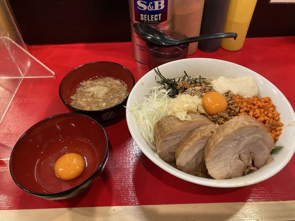 「限定（台湾まぜそば）」@ラーメン鷹の目 北千住店の写真