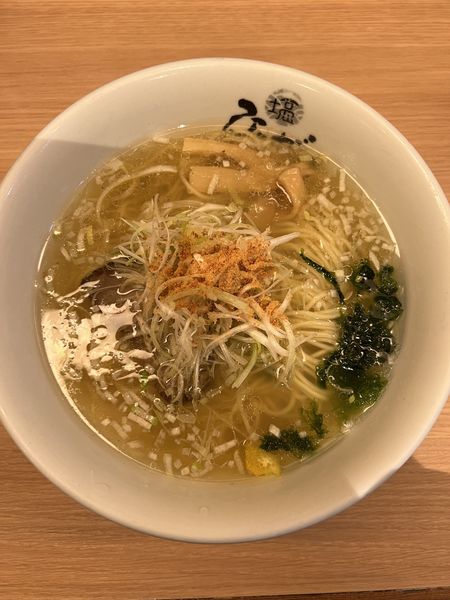 「塩らーめん850円」@塩専門 ひるがお 東京駅店の写真