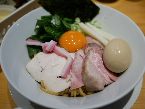 「濃厚卵のまぜSOBA＋サービス味玉」@Ginza Noodles むぎとオリーブの写真