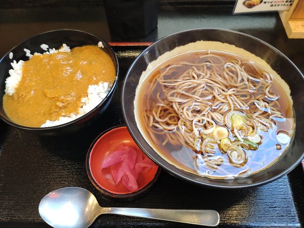 「特製カレー丼セット　５８０円　※」@小粋そばの写真