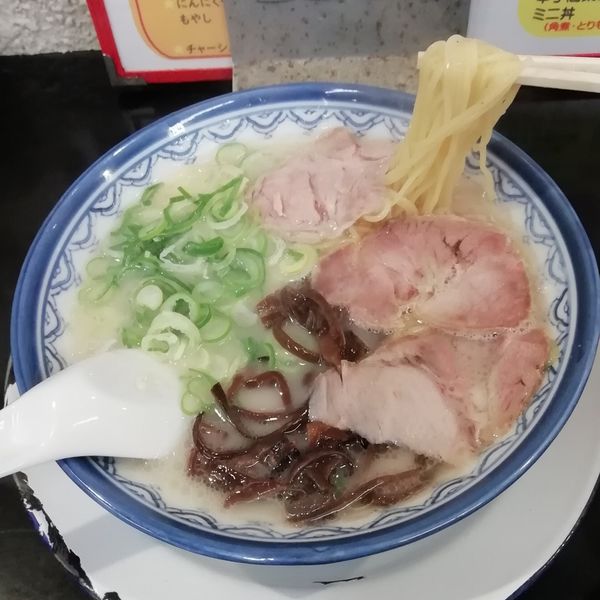 「ラーメン(630円)」@博多ラーメン しばらく 西新店の写真
