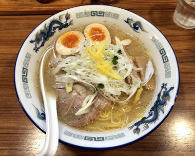 「ゆず塩丸（930円）」@らーめん金伝丸 渋谷道玄坂店の写真