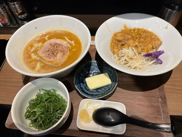 「ミニ齋藤鶏治郎+九条ネギ盛+バター」@ラーメン 齋藤鶏治郎の写真