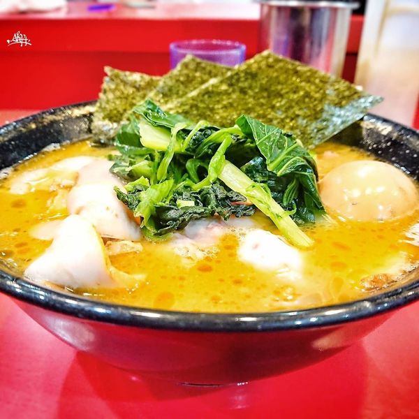 「中盛チャーシューメン(麺硬め)、味玉」@家系総本山 ラーメン吉村家の写真