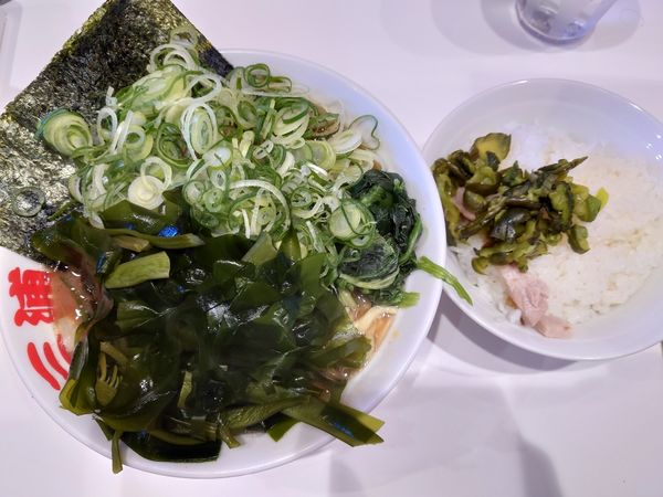 「上ラーメン（わかめ、九条ねぎ）」@ラーメン 三浦家の写真