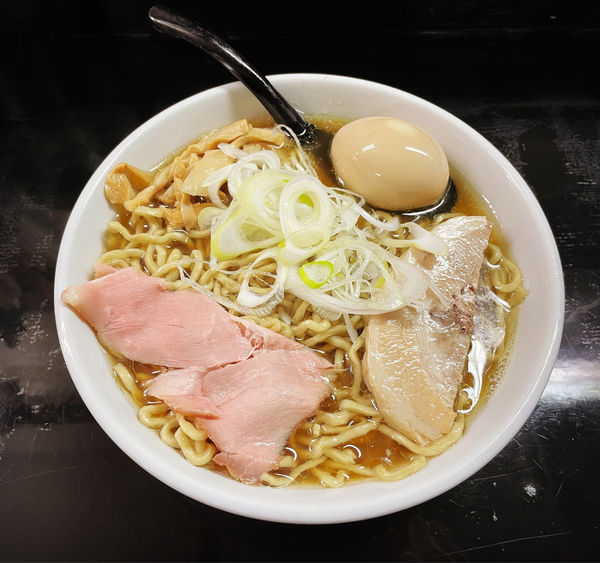 「らーめん(大盛り・味濃いめ)＋味玉」@自家製麺 結びの写真