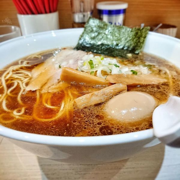 「味玉紫らーめん(濃口醤油)」@Soy Sauce Ramen Janya 醤屋の写真