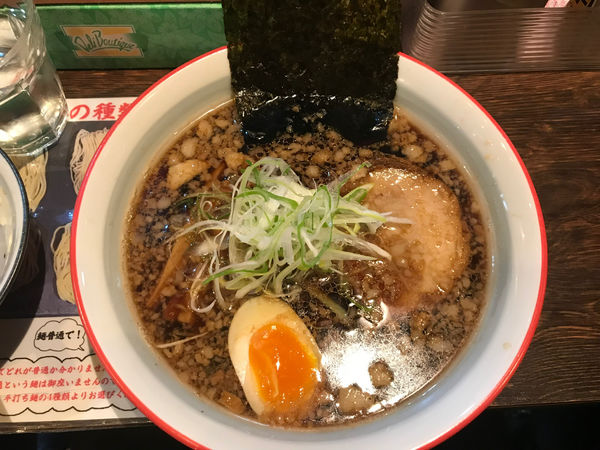 「醤油ラーメンブラック」@麺屋 蓮の写真