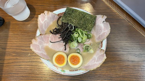 「得濃厚ラーメン＋替玉」@ラーメンかなやの写真