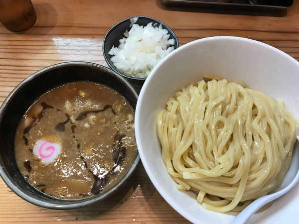 「濃厚つけ麺（大）、玉ねぎ」@銀座 朧月の写真