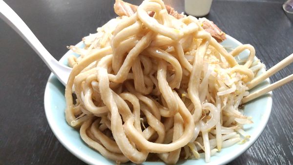 「醤油ラーメン普通盛り(オーション麺柔めヤサイ&アブラ普通)」@ラーメン ジライヤの写真