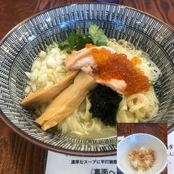 サーモンとイクラと生海苔と山葵の和えそば