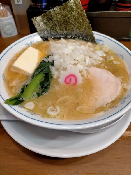 「鶏濃厚塩バターラーメン+玉ねぎ」@らーめん曳舟の写真
