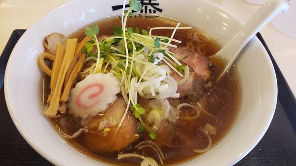 「煮干し醤油ラーメン＋チャーシュー」@にぼしラーメン一恭の写真