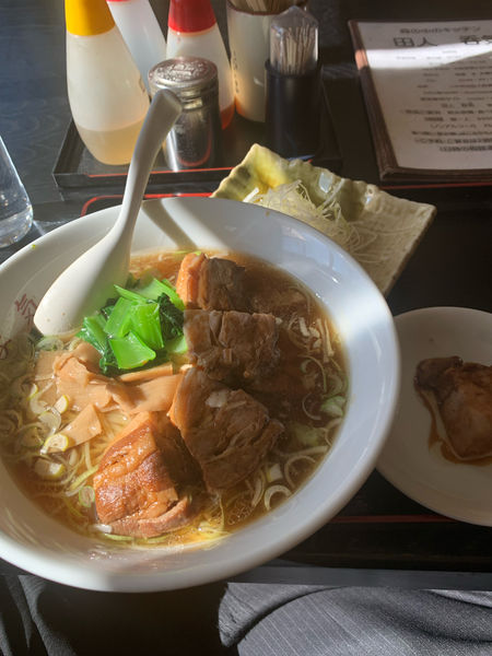 「角煮ラーメン(角煮.白髪ねぎ)」@らーめん酒場 呑気の写真
