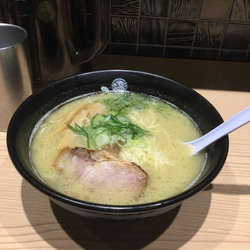 鶏白湯塩ラーメン