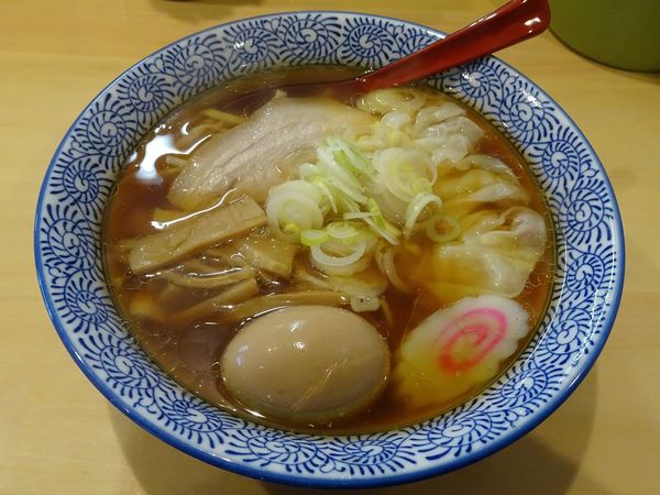 「醤油ワンタンメン:手打ち麺(940円)+味玉(120円)」@手打ちラーメン 清仁軒の写真