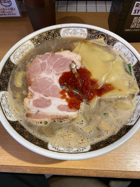 「すごい煮干し➕中盛➕麺固め」@すごい煮干ラーメン凪 新宿ゴールデン街店 別館の写真