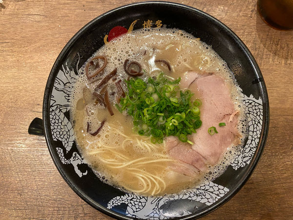 「とんこつラーメン 750円　替玉 50円」@博多一幸舎 那覇国際通り店の写真