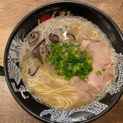 とんこつラーメン 750円　替玉 50円