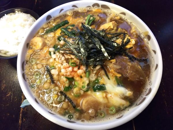 「【限定】肉玉子とじソバ。＋半ライス　900＋100円」@煮干結社 弘前店の写真