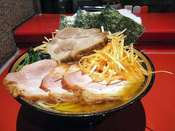 「チャーシューメン 特上チャーシュー 白髪ネギ辛しあえ」@厚木家の写真