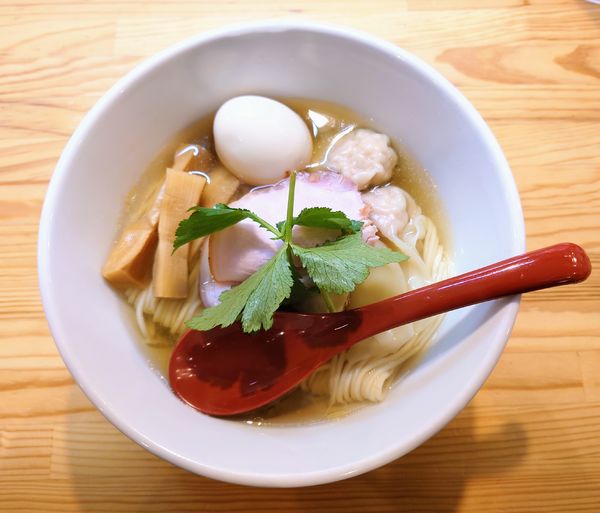 「特級中華そば白醤油」@自家製麺 くろ松の写真