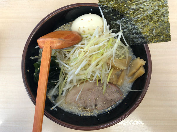「ネギラーメン 塩＋味付たまご」@ラーメン屋 セキグチの写真