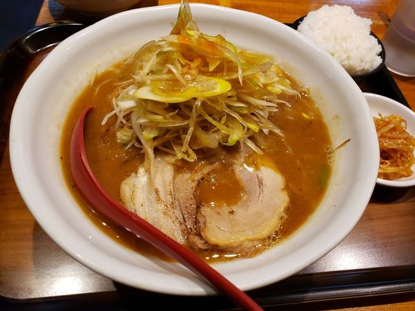 「味噌らーめん ネギ 半ライス」@らーめん 蓮の写真