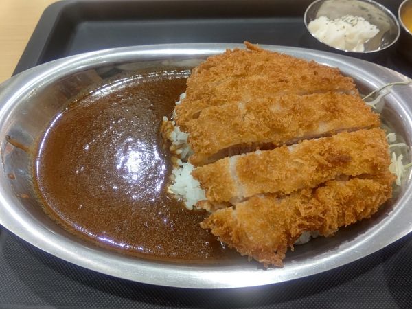「かつカレー(中盛・220g)780円」@ラッキー食堂ぐんま軒の写真