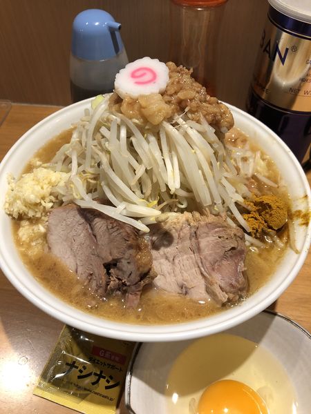 「ラーメン(大)+カレー粉+生たまご+ナシナシ」@麺屋 神工の写真