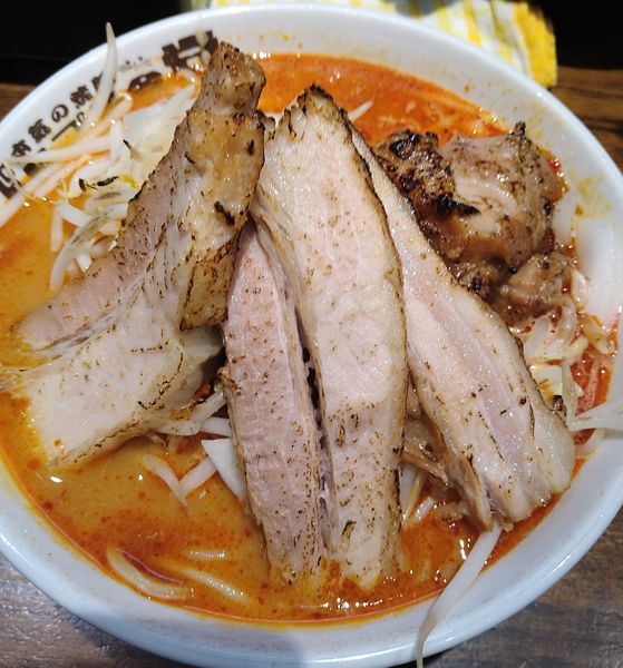 「大人の炙り焼豚そば」@本気の焼豚 プルプル食堂の写真