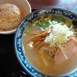 塩ラーメン７００円Ａセット（チャーハン）２５０円