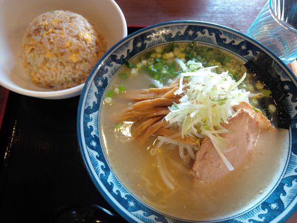 「塩ラーメン７００円Ａセット（チャーハン）２５０円」@麺家 光の写真