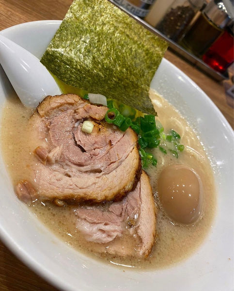 「味玉塩豚骨ラーメン」@らーめん専門店 小川 高幡不動店の写真