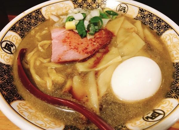 「煮玉子煮干しラーメン」@すごい煮干ラーメン凪 新宿ゴールデン街店 本館の写真