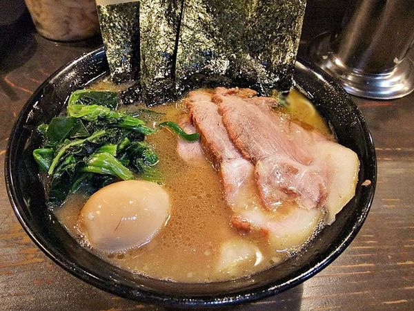 「チャーシューメン 味玉」@家系ラーメン クックらの写真