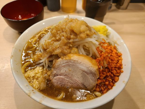 「小ラーメン+生卵」@鷹の目 蒲田店の写真