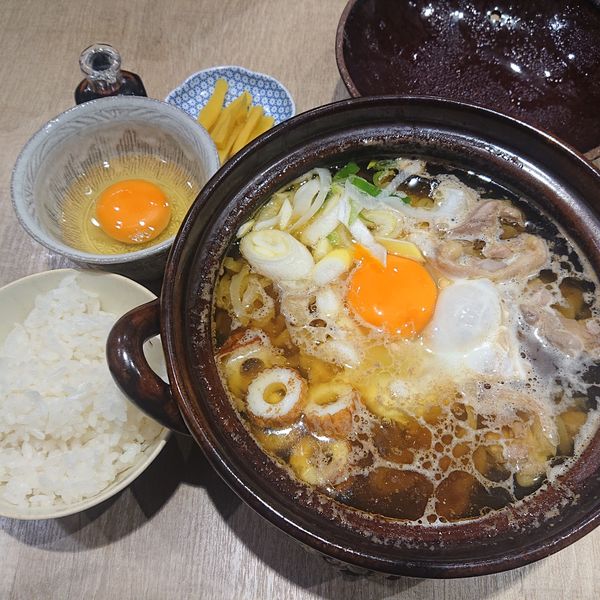 「【冬限定】鍋焼きラーメン(白飯＋追い卵)1100円」@手打 親鶏中華そば 綾川の写真
