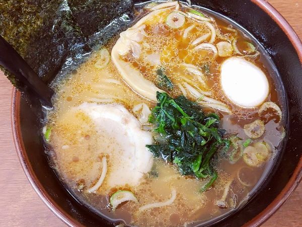 「黒豚鶏ラーメン＋半熟味付玉子」@江戸一の写真